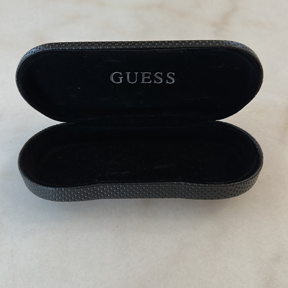 GUESS Case - Picture 2 of 3